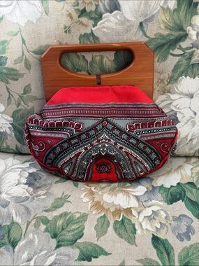 Vintage Trimingham’s Bermuda bag with matching scar